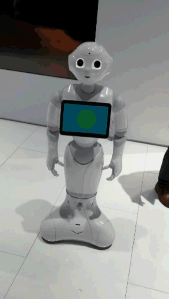 软银集团缩减全球机器人业务 首台具有人类感情的机器人Pepper停产