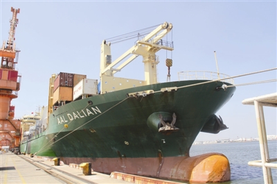 156套工程车辆装船驶离天津港保税区大沽口港区
