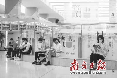 第22届深圳读书月也在中心书城正式启动
