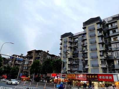 天津红桥区治理旧楼区“蜘蛛网”问题 进一步提升旧楼区环境面貌