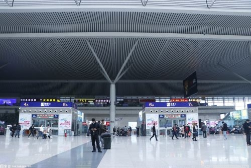 双城生活：天津到杭州 每周搭乘飞机往返两地