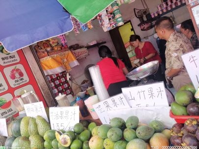 津南区八里台镇：菜市场张贴趣味十足的防疫标识