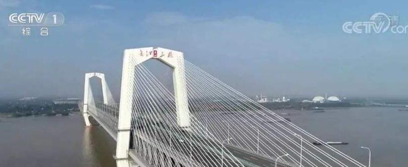 长江大桥纷纷建成  惠及两岸百万群众