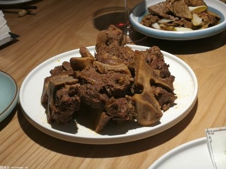 “自提”“外卖”等选项的年夜饭是酒店新的生意 