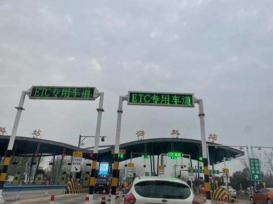 深圳举行小汽车竞价和摇号 粤B牌最低45300元成交