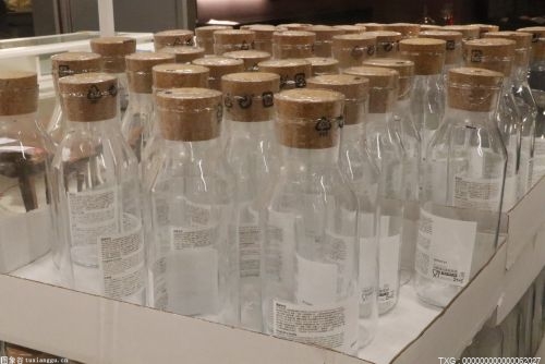 研究发现：全年喝塑料瓶装水的人，一年将喝掉9万多个塑料颗粒