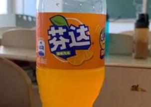 芬達橙味汽水里是可以有橙汁的！芬達橙...
